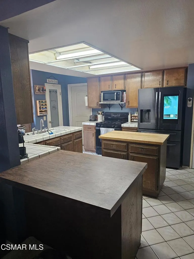 1287 Nonchalant Drive Simi Valley, CA 93065