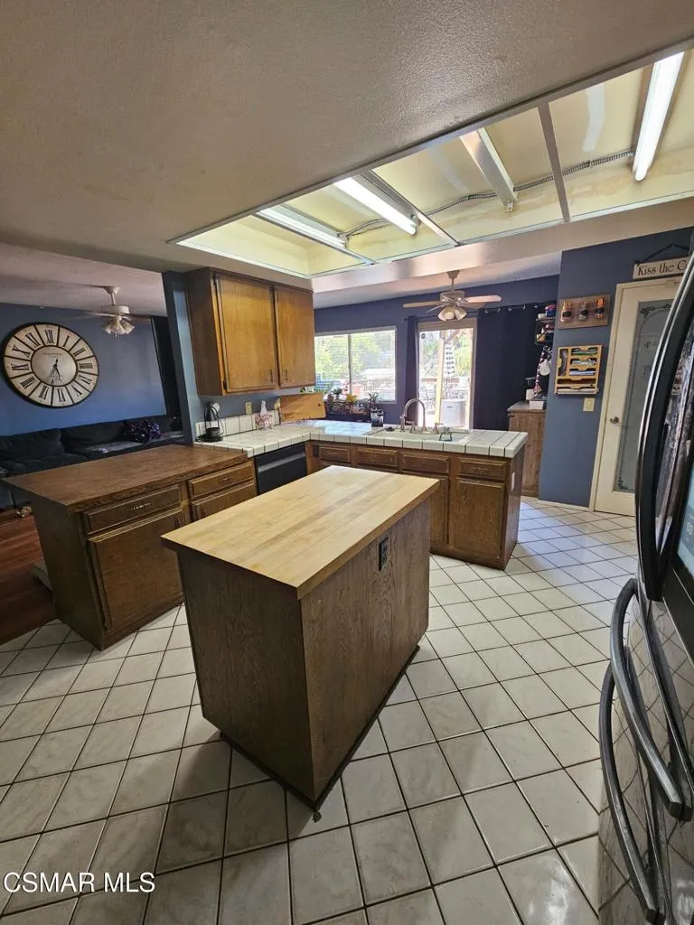 1287 Nonchalant Drive Simi Valley, CA 93065