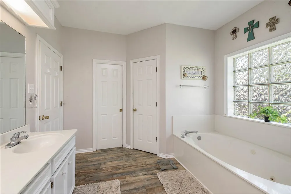 5705 Timberton Drive Bryan, TX 77802