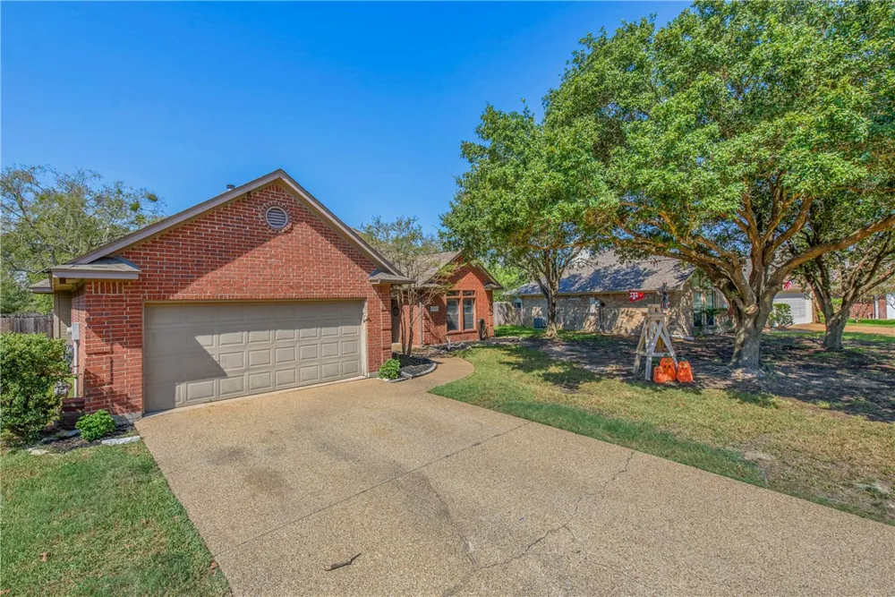 5705 Timberton Drive Bryan, TX 77802