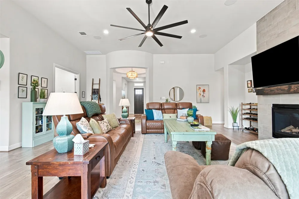 501 Great Lawn Cove Liberty Hill, TX 78642