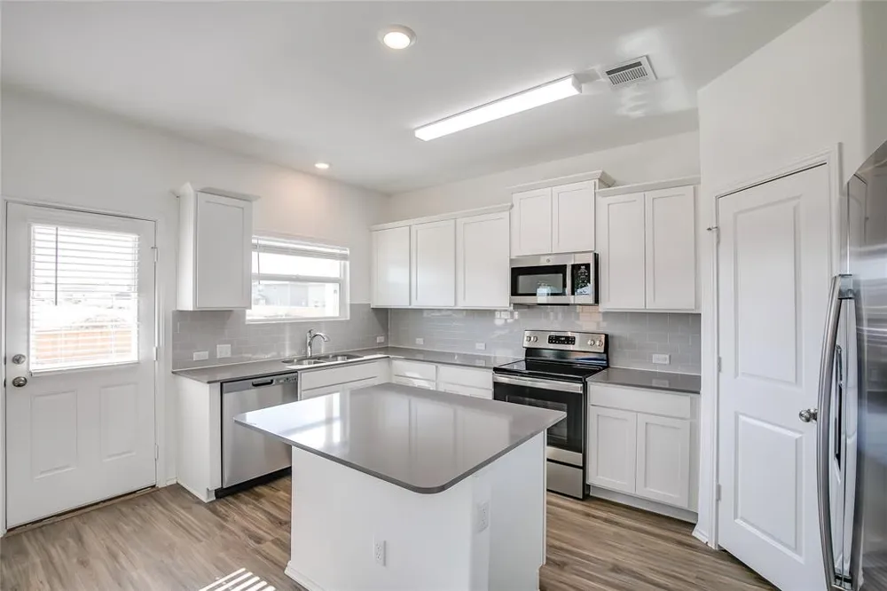 140 Joe Kidd Lane Jarrell, TX 76537