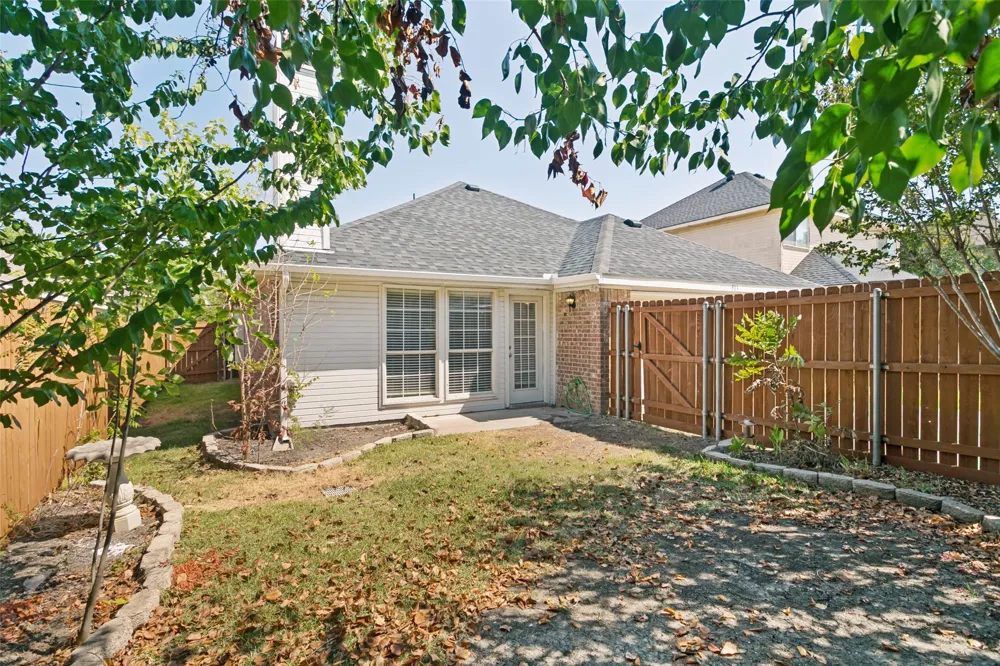 513 Creek Court Lewisville, TX 75067