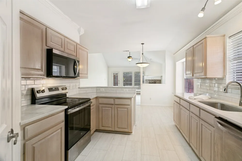 513 Creek Court Lewisville, TX 75067