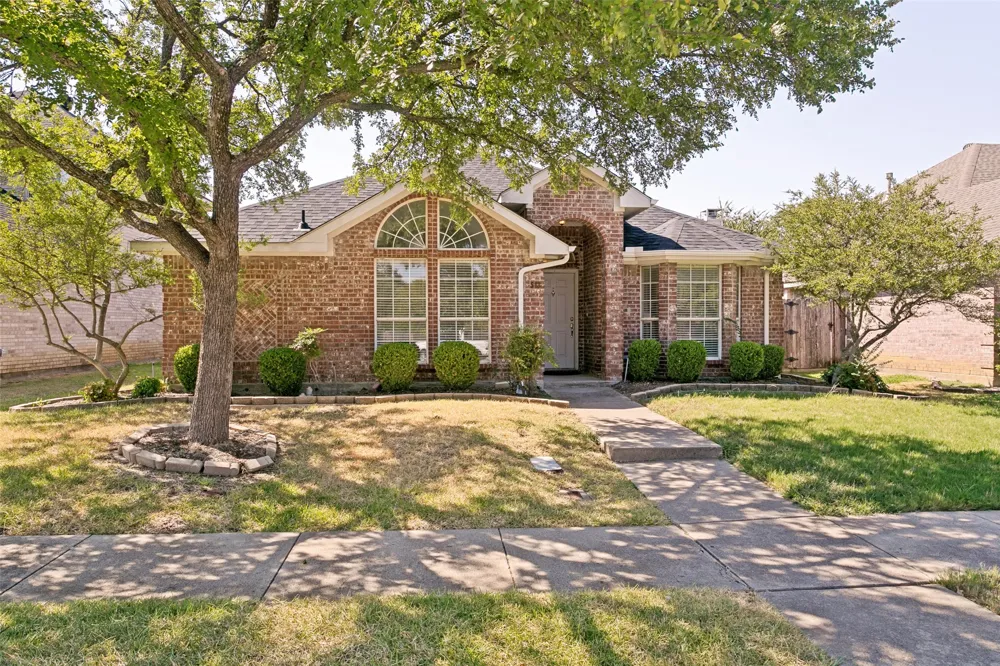 513 Creek Court Lewisville, TX 75067