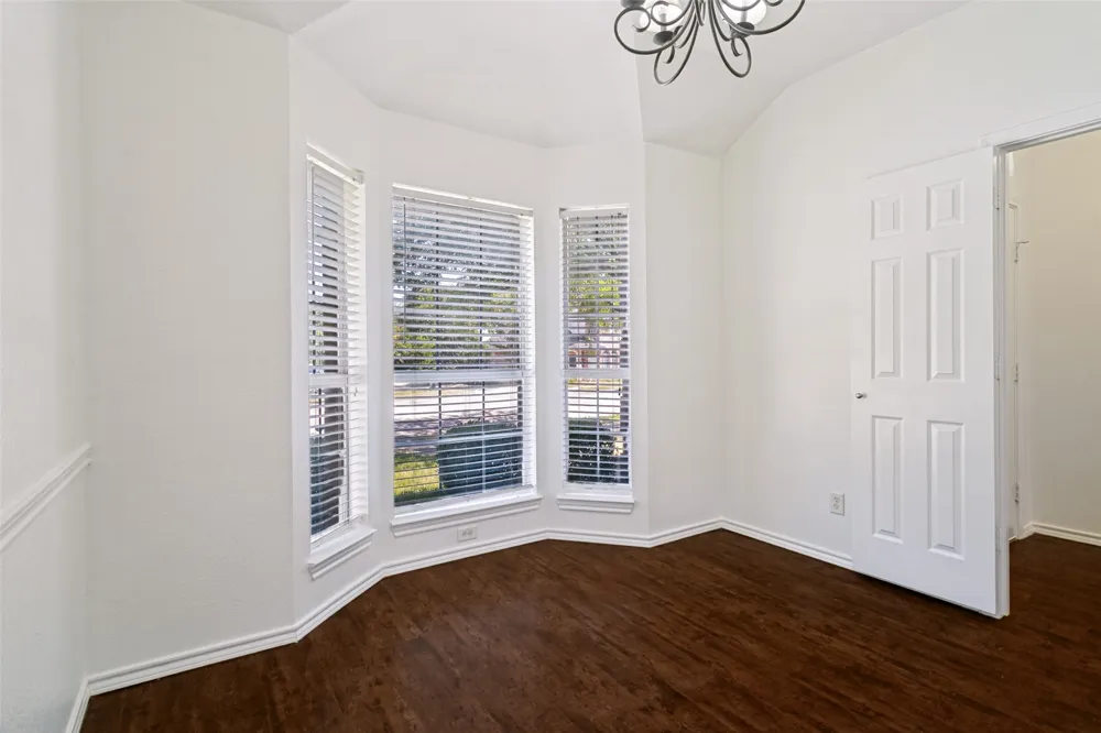 513 Creek Court Lewisville, TX 75067
