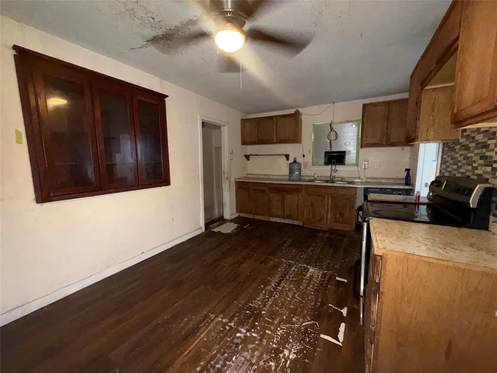 201 Waikiki Trail Tool, TX 75143
