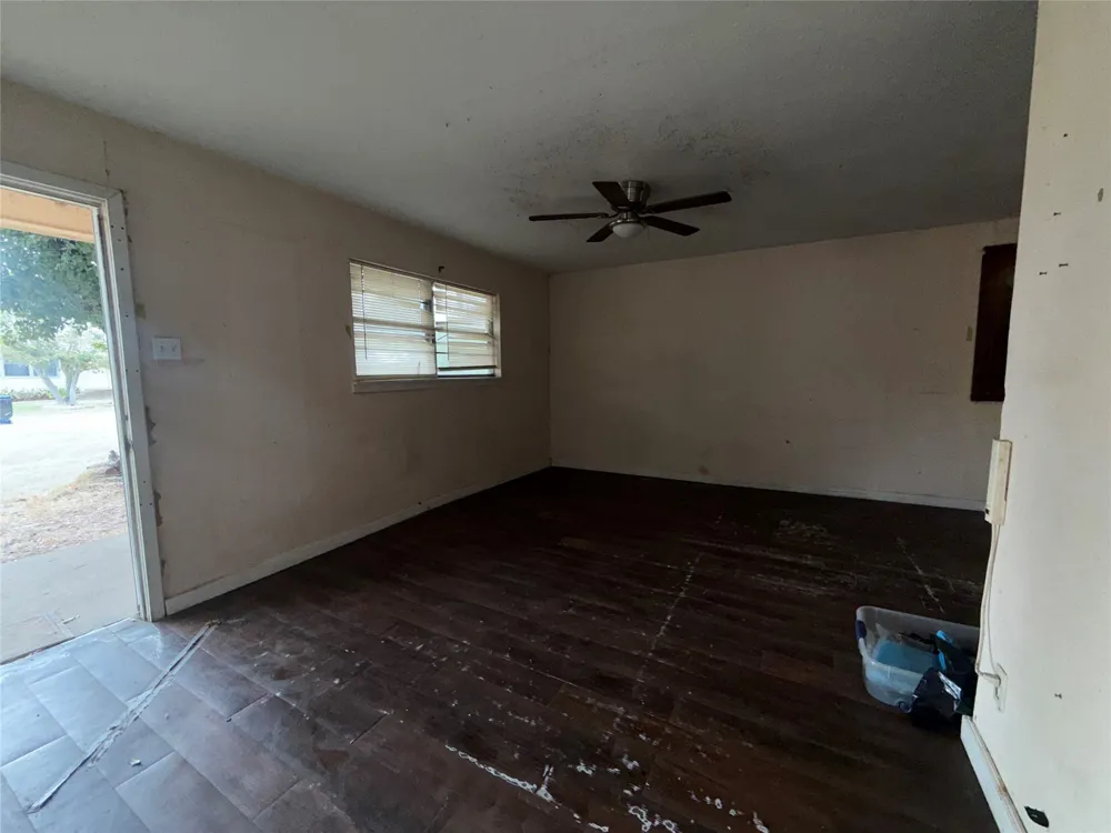 201 Waikiki Trail Tool, TX 75143