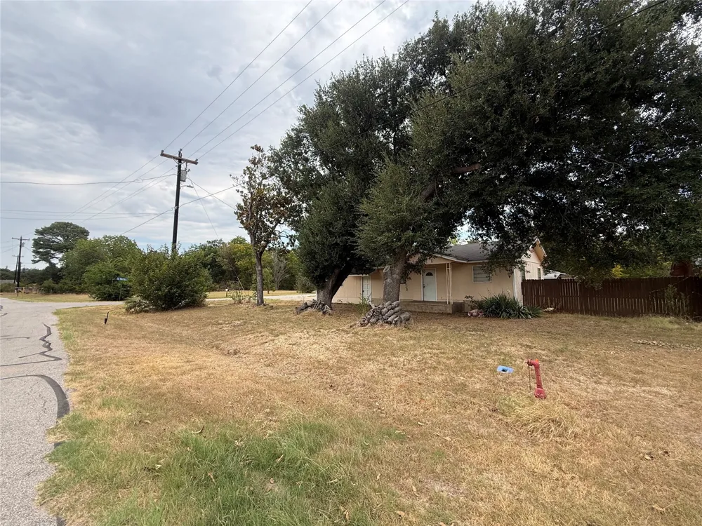 201 Waikiki Trail Tool, TX 75143