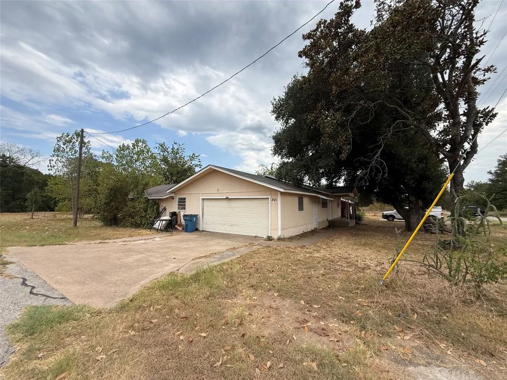 201 Waikiki Trail Tool, TX 75143