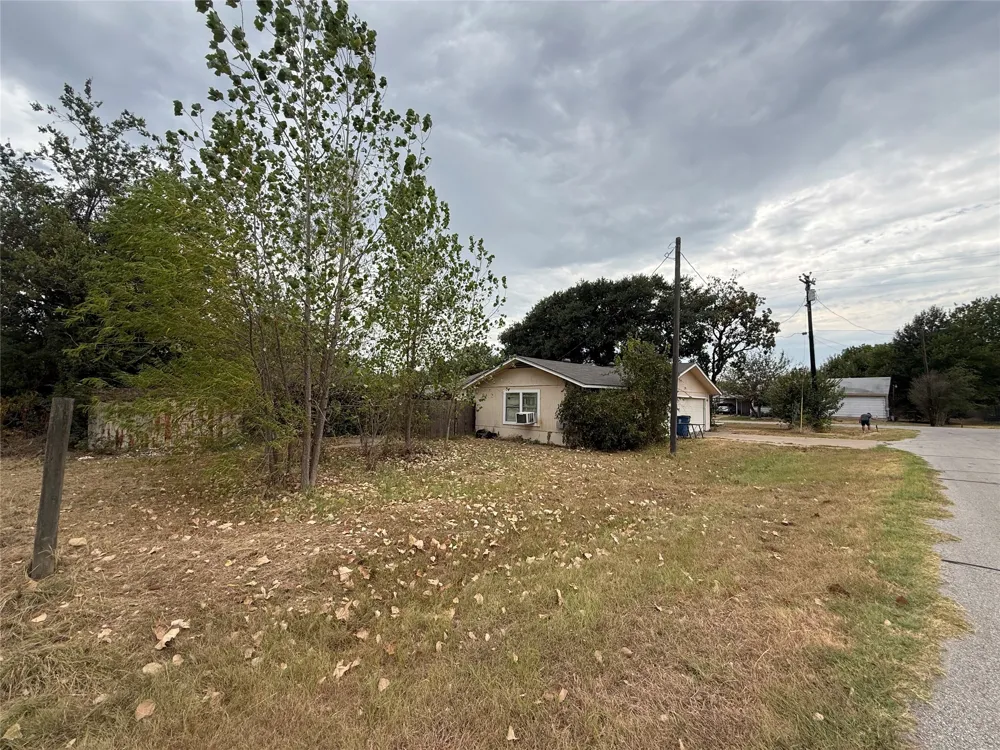 201 Waikiki Trail Tool, TX 75143