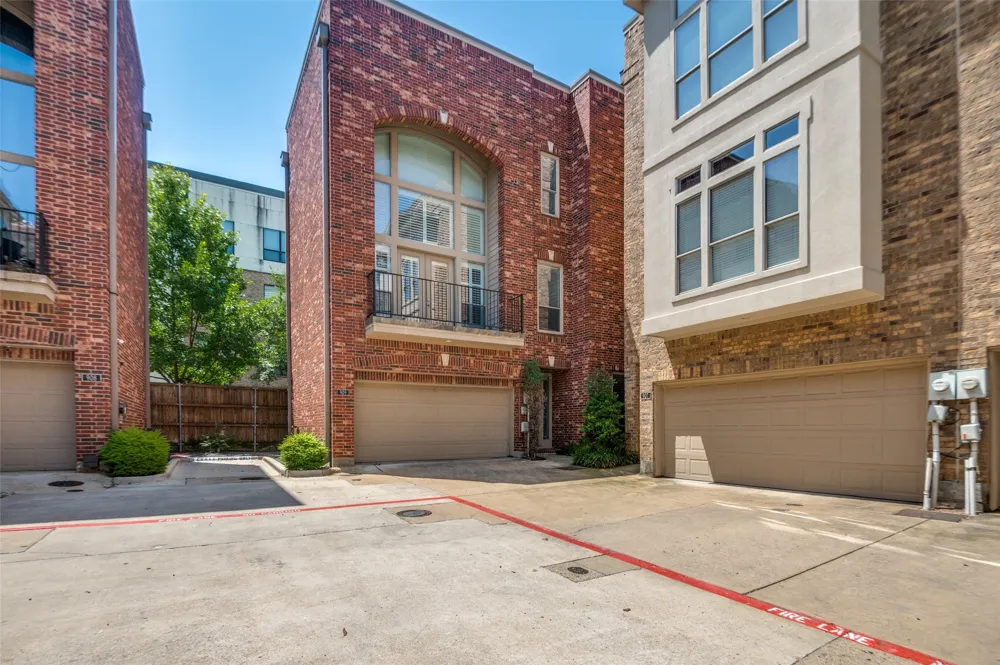 909 City Side Lane Dallas, TX 75201