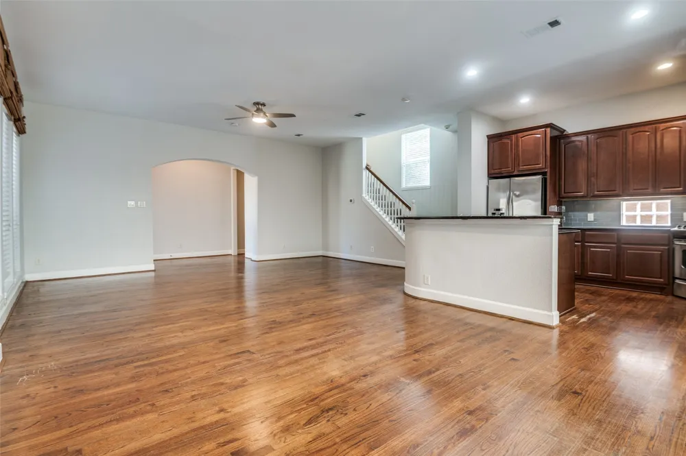 909 City Side Lane Dallas, TX 75201