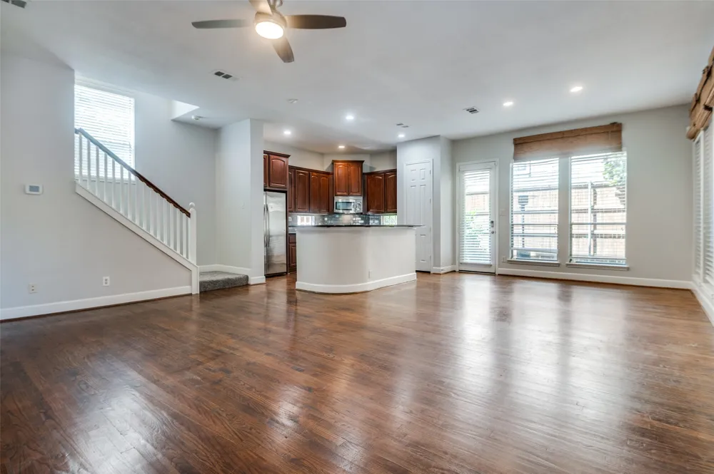 909 City Side Lane Dallas, TX 75201
