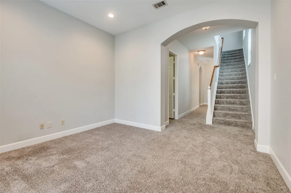 909 City Side Lane Dallas, TX 75201