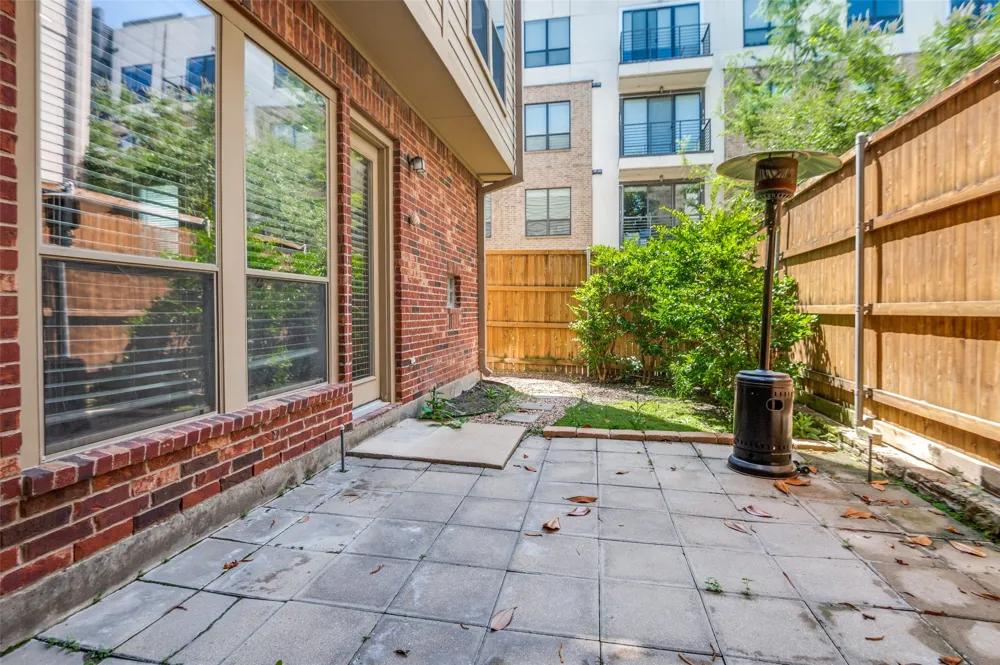 909 City Side Lane Dallas, TX 75201