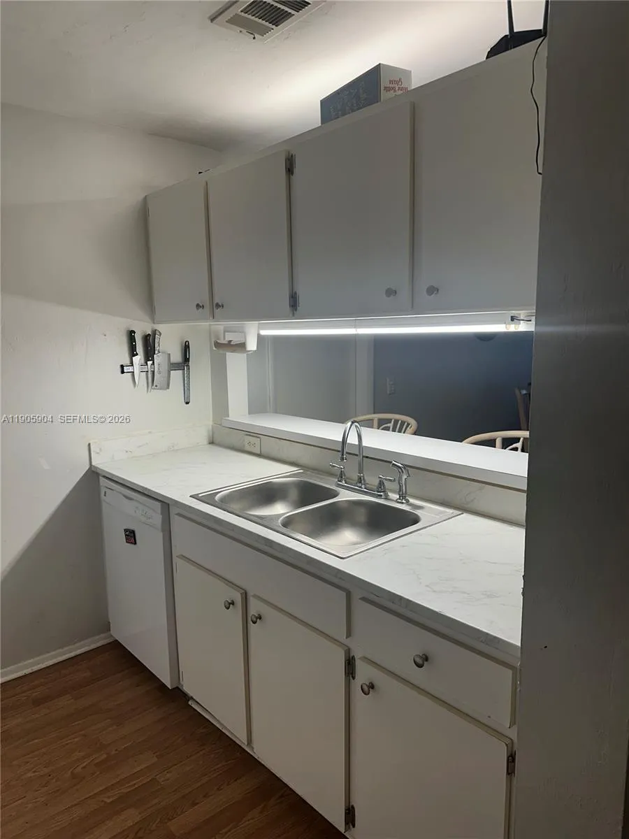 4000 SW 23rd St #2-301 Gainesville, FL 32608