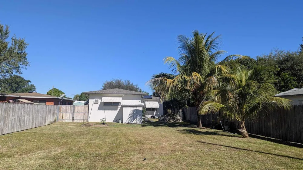 2610 TAYLOR STREET Hollywood, FL 33020