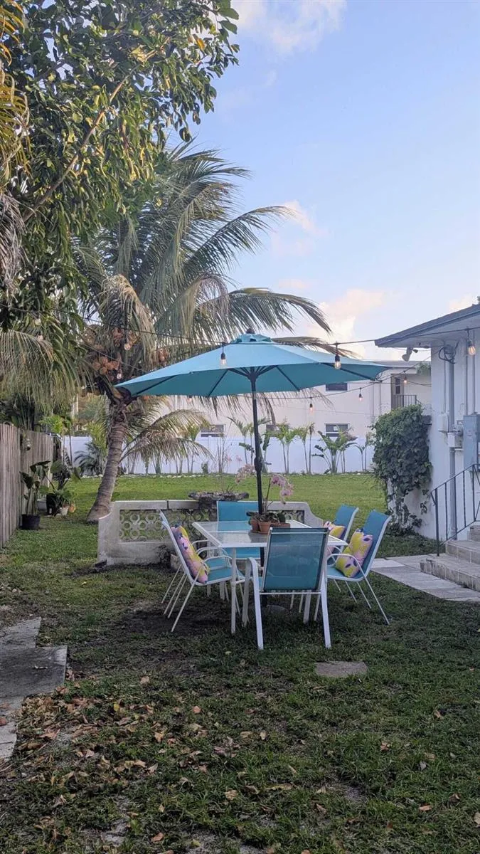 2610 TAYLOR STREET Hollywood, FL 33020