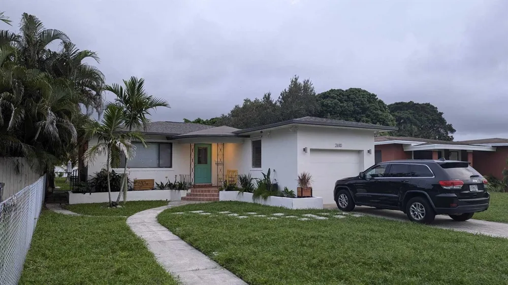 2610 TAYLOR STREET Hollywood, FL 33020