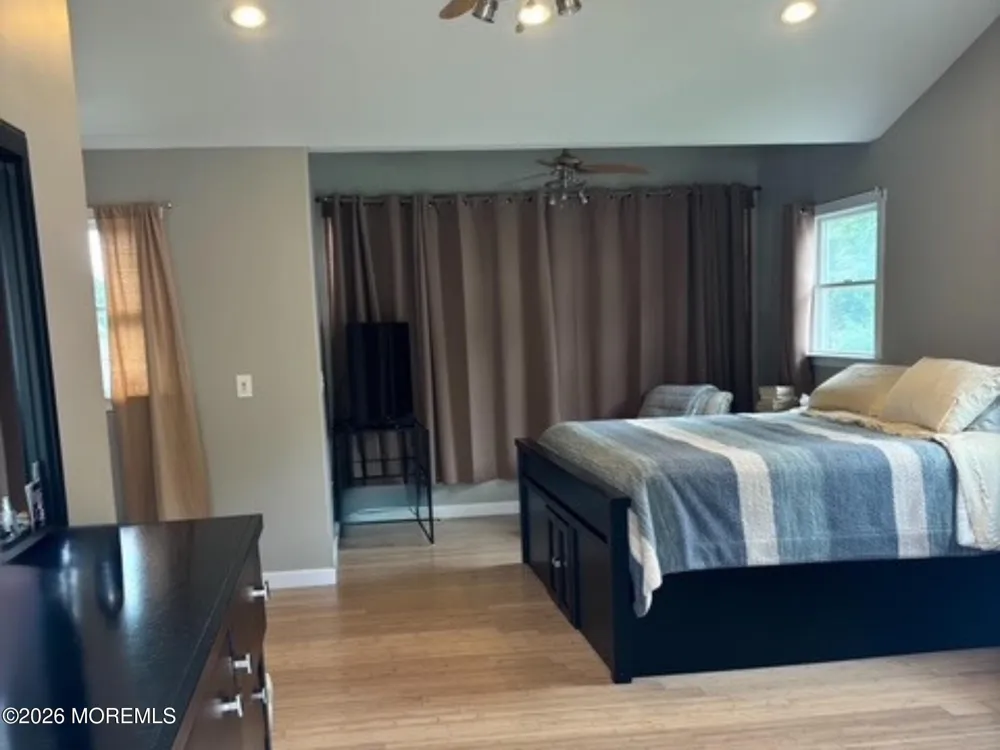 33 Barbara Lane Oakhurst, NJ 07755