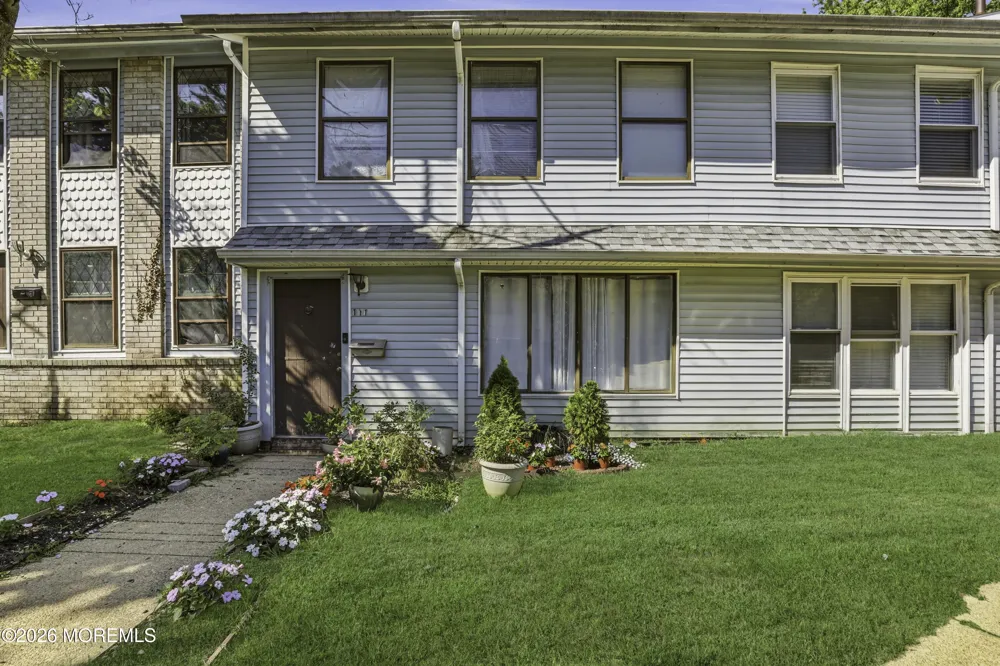 111 Williamsburg Lane Lakewood, NJ 08701