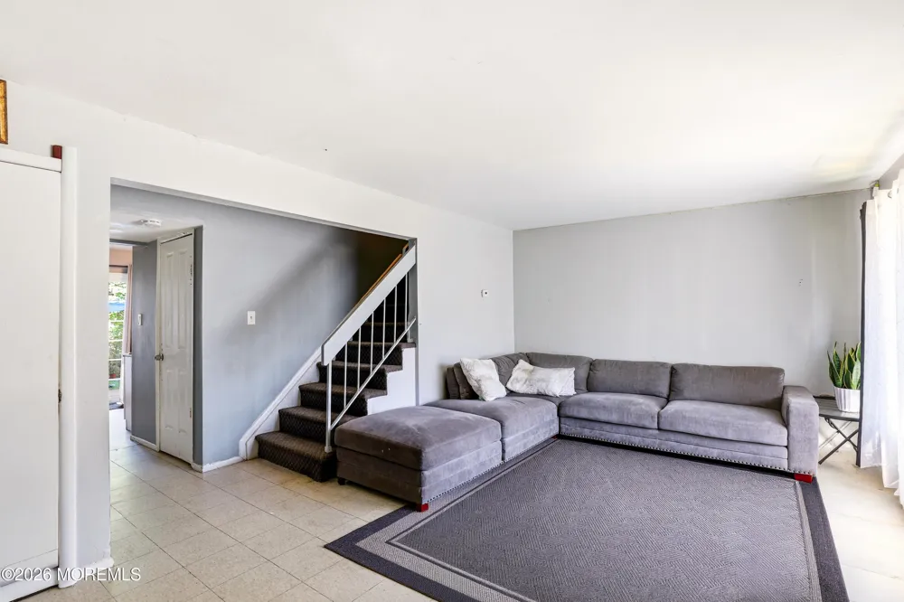 111 Williamsburg Lane Lakewood, NJ 08701
