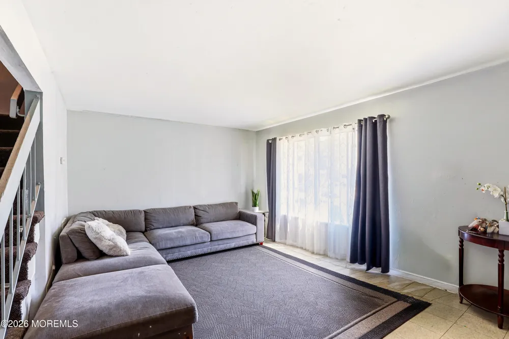 111 Williamsburg Lane Lakewood, NJ 08701