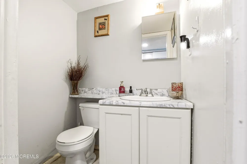 111 Williamsburg Lane Lakewood, NJ 08701