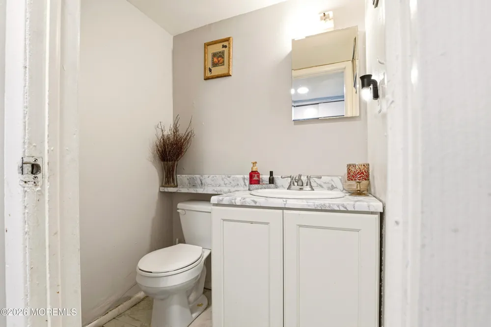 111 Williamsburg Lane Lakewood, NJ 08701