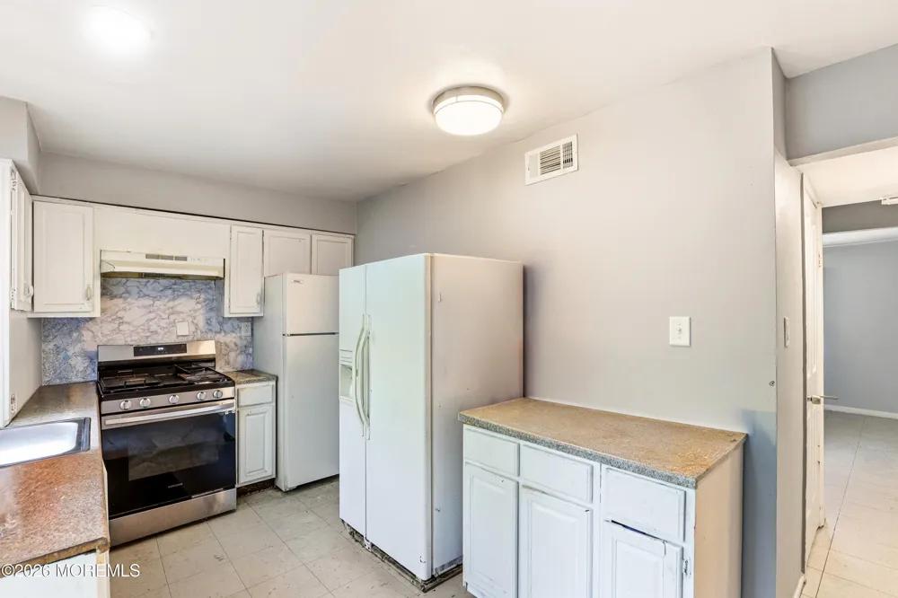 111 Williamsburg Lane Lakewood, NJ 08701