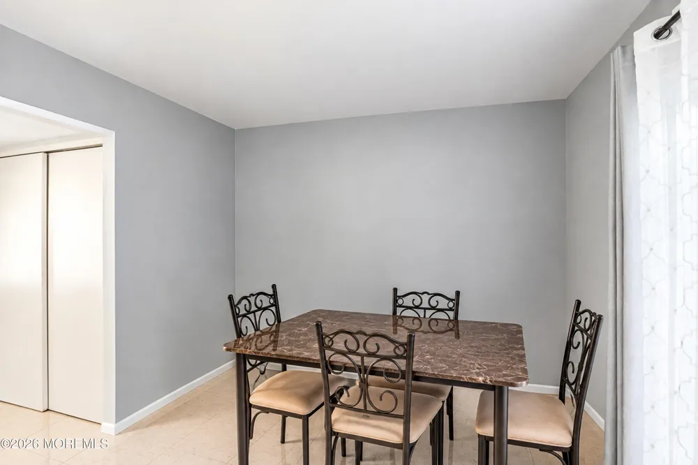 111 Williamsburg Lane Lakewood, NJ 08701