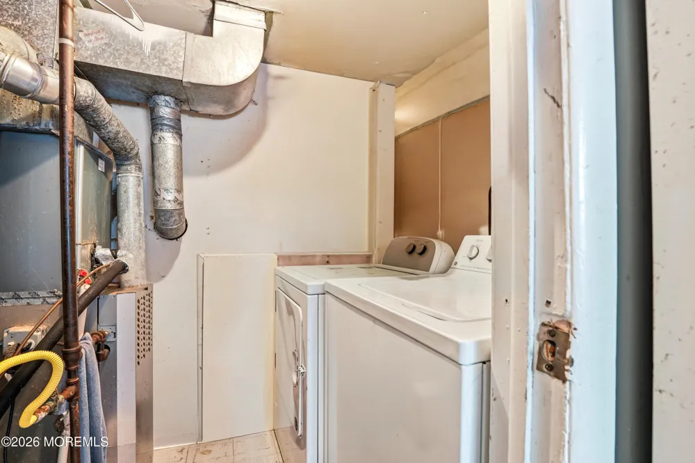 111 Williamsburg Lane Lakewood, NJ 08701