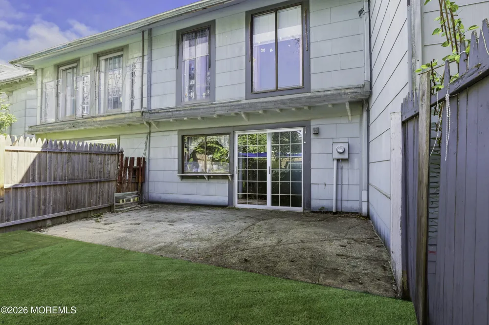 111 Williamsburg Lane Lakewood, NJ 08701