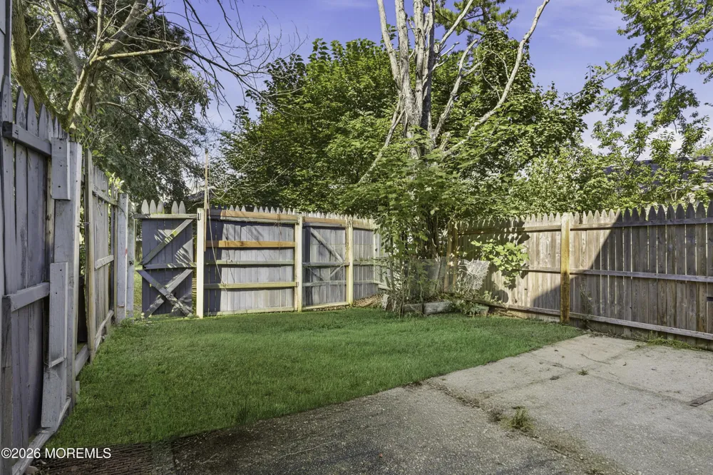 111 Williamsburg Lane Lakewood, NJ 08701