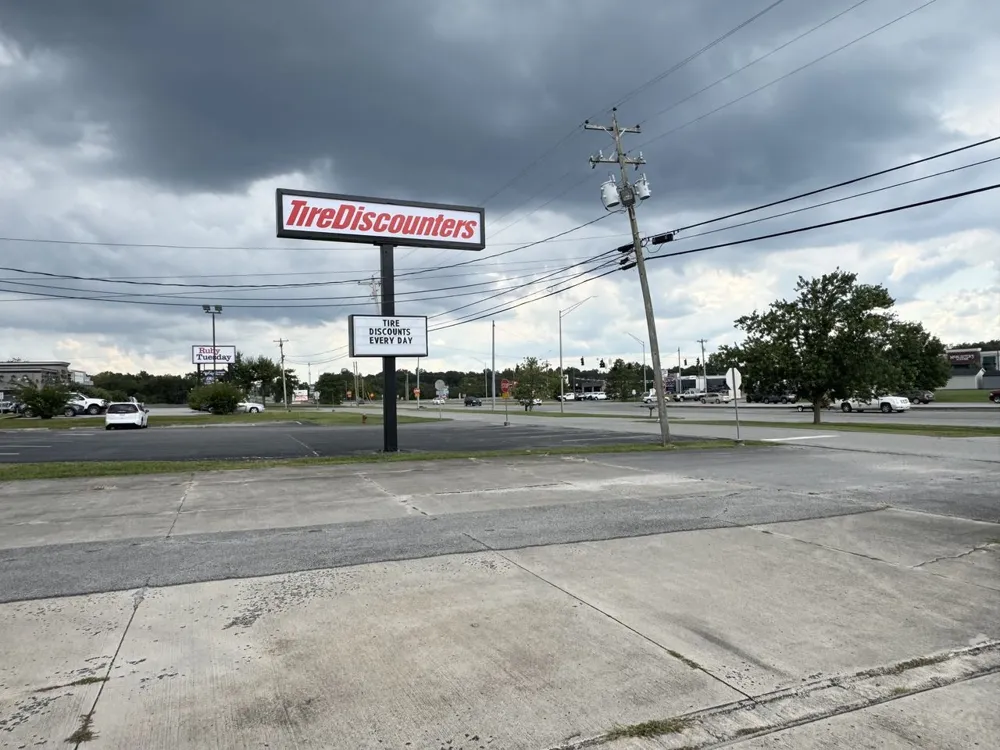 2348 N Main St Crossville, TN 38555