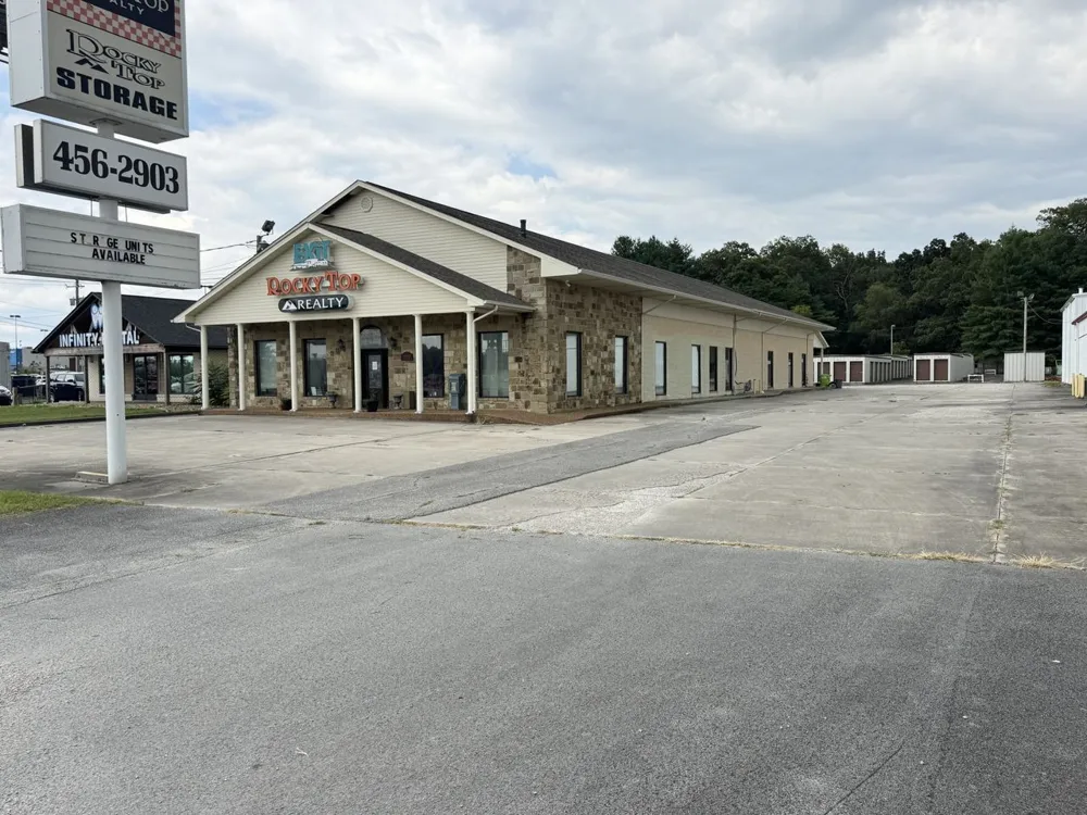 2348 N Main St Crossville, TN 38555