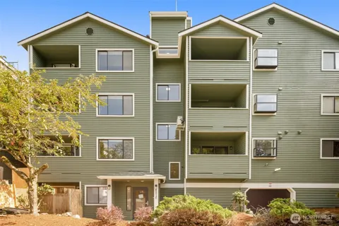 8816 Nesbit Avenue #104