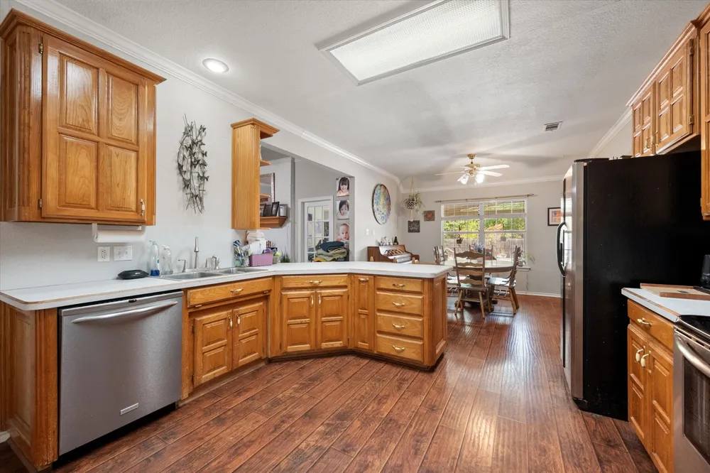 512 Shady Oaks Trail Burleson, TX 76028