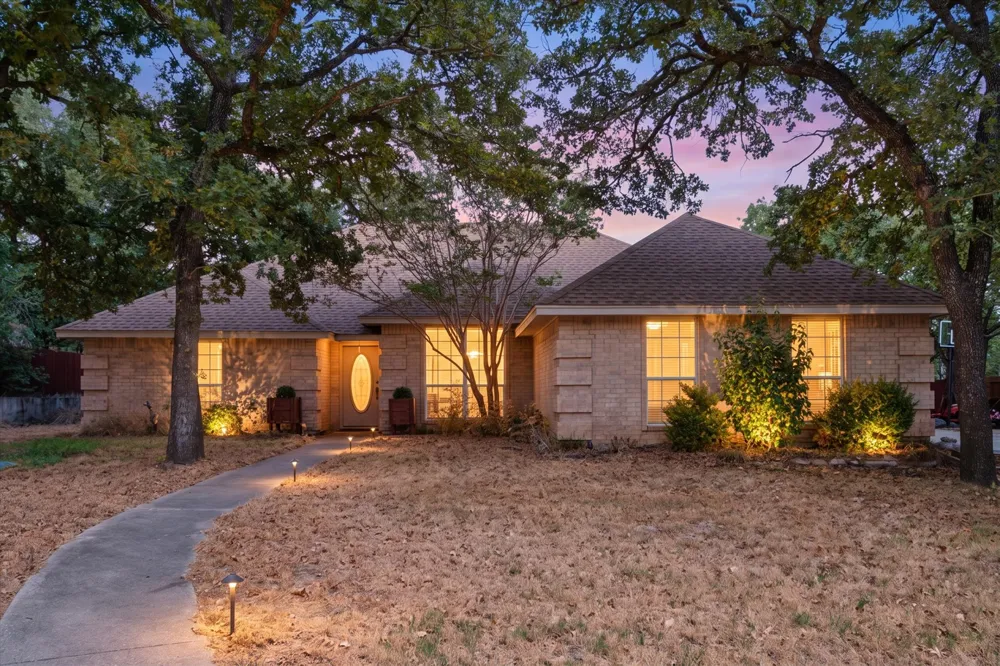 512 Shady Oaks Trail Burleson, TX 76028
