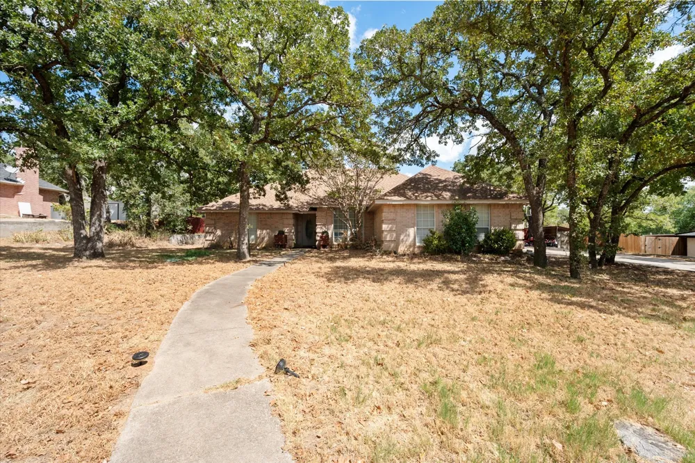 512 Shady Oaks Trail Burleson, TX 76028