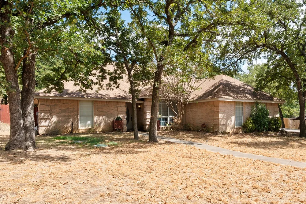 512 Shady Oaks Trail Burleson, TX 76028