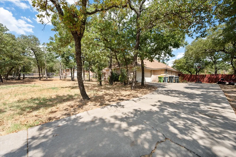 512 Shady Oaks Trail Burleson, TX 76028