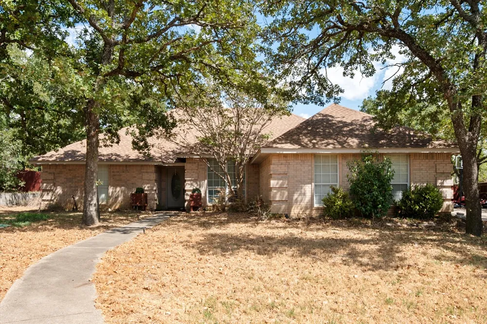 512 Shady Oaks Trail Burleson, TX 76028