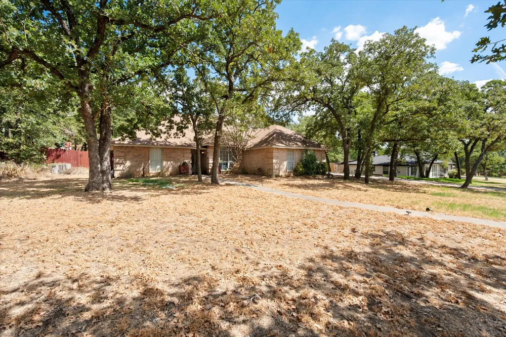 512 Shady Oaks Trail Burleson, TX 76028