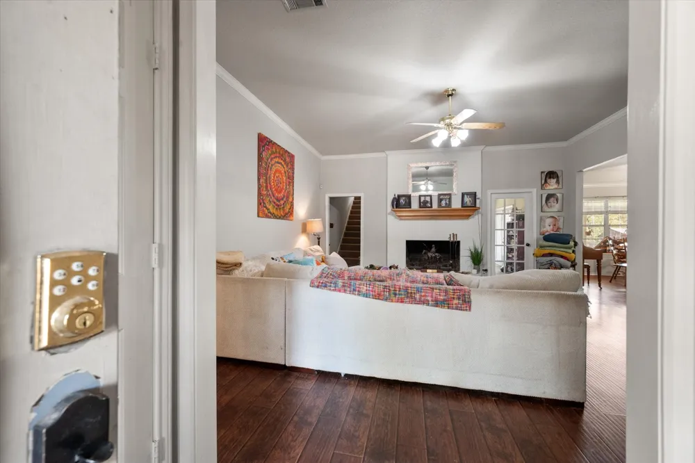 512 Shady Oaks Trail Burleson, TX 76028
