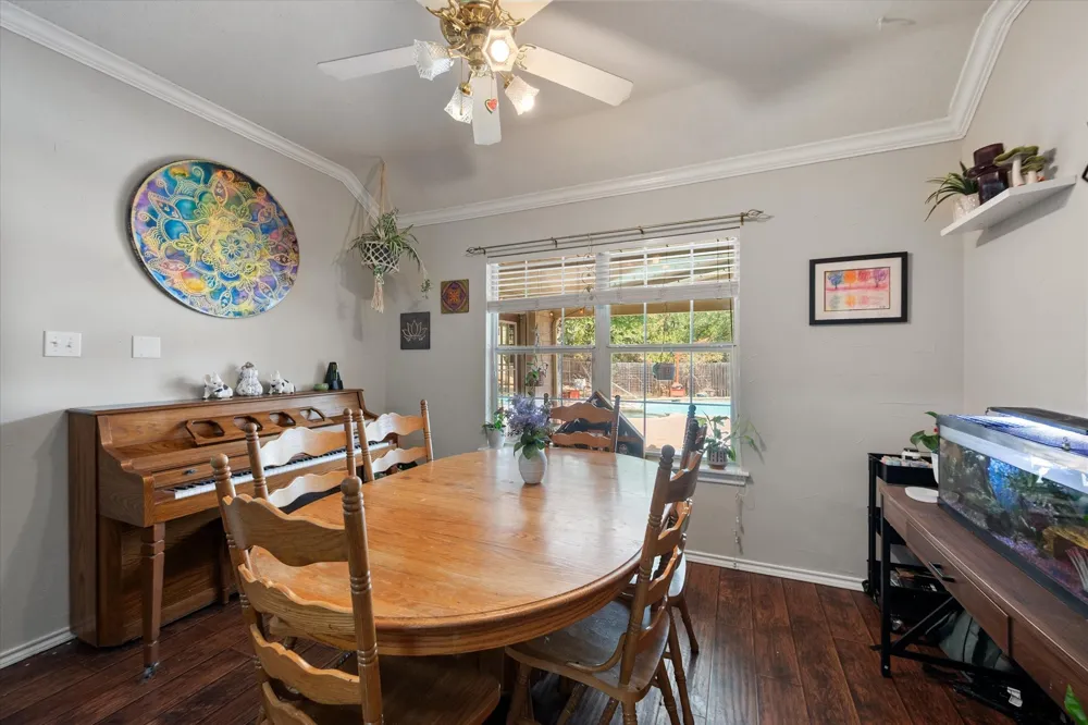 512 Shady Oaks Trail Burleson, TX 76028