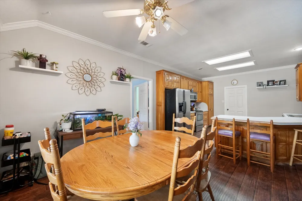 512 Shady Oaks Trail Burleson, TX 76028