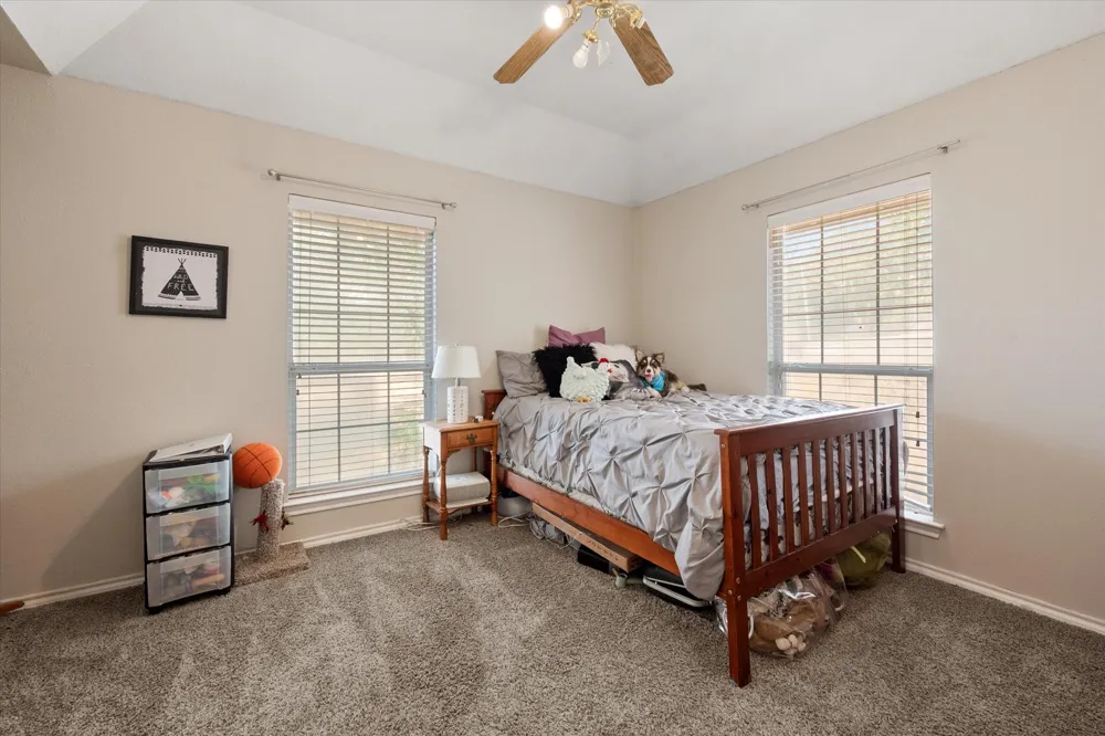 512 Shady Oaks Trail Burleson, TX 76028