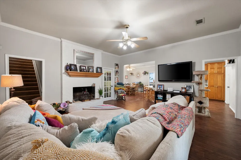 512 Shady Oaks Trail Burleson, TX 76028